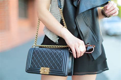 how to wear chanel boy flap bag